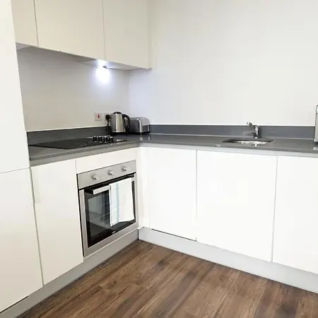 Apartment Five Ways Pet-friendly 1bed With Parking, Monthly Welcome